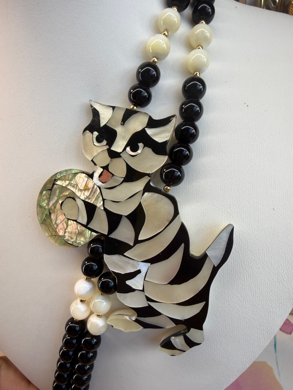 Vintage Sands Black & White Cat Mother Pearl Pendant Bead Necklace - Picture 5 of 7